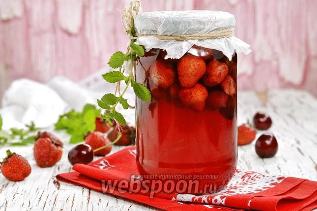 Фото Компот из клубники и черешни на зиму