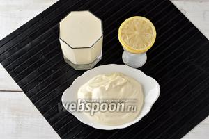 Для того, чтобы приготовить маскарпоне в мультиварке, нам понадобятся очень жирные сливки (у меня густые, базарные, так что там очень высокая жирность, а вообще их надо взять жирностью не меньше 33%), сливки 20%, лимонный сок.