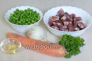 Для приготовления салата необходимы куриные сердечки, зелёный горошек (свежий или замороженный), морковь, лук, чеснок, растительное масло, зелень, соль и перец.