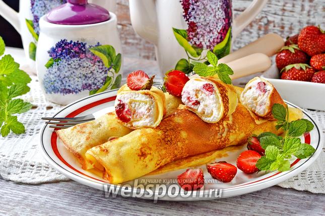 Фото Блины с творогом и клубникой