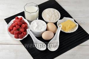 Для работы нам понадобится малина, молоко, сахар, ванильный сахар, сливочное масло, яйца, разрыхлитель, соль, мука.