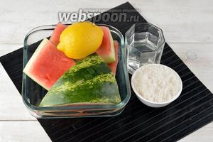 Для приготовления компота нам понадобятся арбузные корки, лимон, вода, сахар. Арбузные корки возьмите такие, чтобы на них ещё оставалось какое-то количество арбузной мякоти.