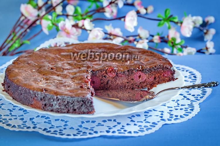 Фото Шоколадно-вишнёвый пирог