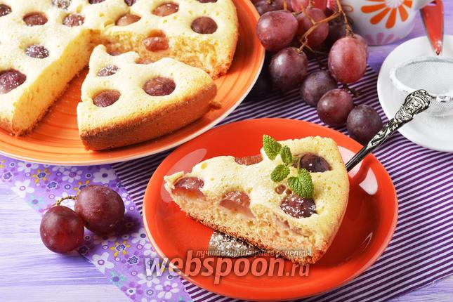 Фото Шарлотка с виноградом