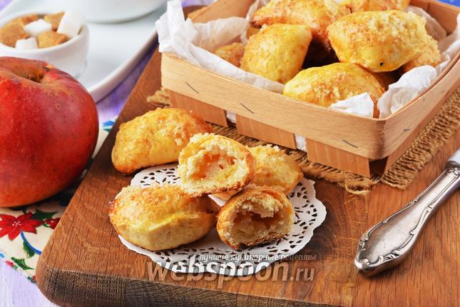 Фото Творожные пирожки с яблоками в духовке