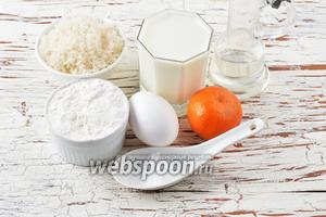 Для приготовления оладушек с мандаринами нам понадобится мука, яйца, соль, сахар, подсолнечное масло, молоко, мандарины, разрыхлитель.