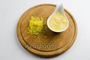 Крупный лимон (1 штуку) вымыть, просушить. Снять цедру с помощью тёрки. Отделить мякоть. Пюрировать её.