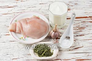 Для работы нам понадобится куриное филе, кефир, чеснок, укроп (у меня замороженный), соль, чёрный молотый перец.