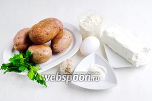 Чтобы приготовить картофельные оладьи, нужно взять картофель, сыр Фета, яйцо, молоко, муку, разрыхлитель, соль, чеснок, петрушку, молотый черный перец, подсолнечное масло для жарки.