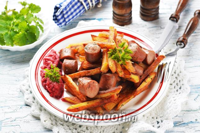 Фото Жареная картошка с сосисками на сковороде