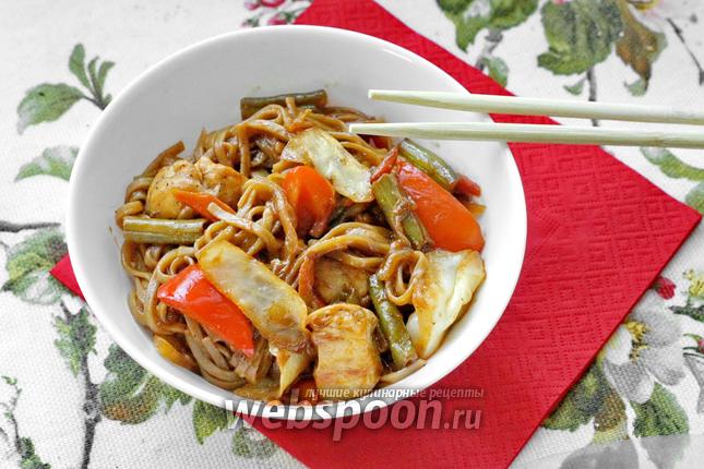Фото Гречневая лапша с курицей и овощами
