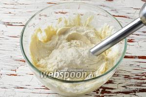 Измельчить всё с помощью блендера до однородной массы (можете воспользоваться кухонным комбайном — насадка металлический нож).