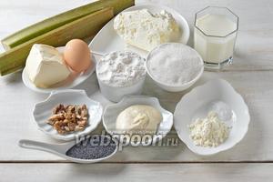 Для работы нам понадобится ревень, творог, сметана, молоко, сливочное масло (маргарин), грецкие орехи, мак, сода, соль, ванильный пудинг, яйца, сахар.