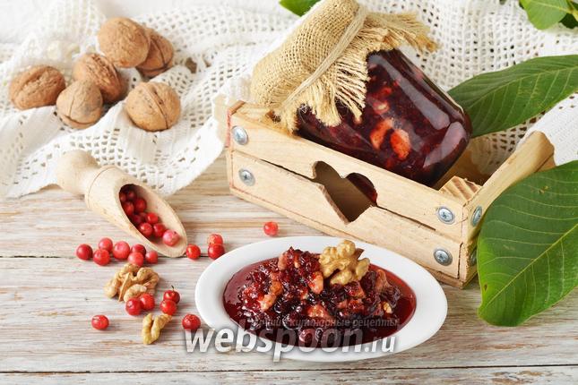 Фото Варенье из брусники с орехами
