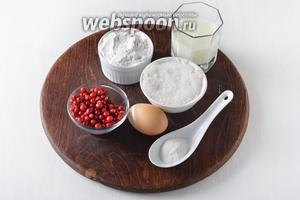 Для работы нам понадобится сахар, мука, сливочное масло, яйцо, кефир, разрыхлитель, брусника.