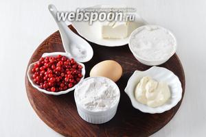 Для работы нам понадобится брусника, сливочное масло, сахар, яйцо, сметана, мука, соль, брусника.