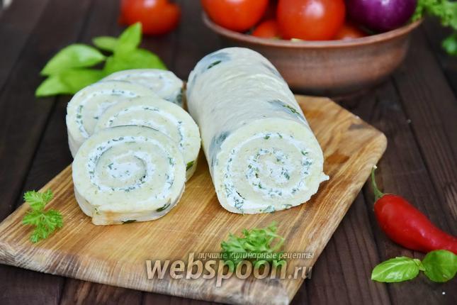 Фото Рулет из кабачка с творожным сыром и зеленью