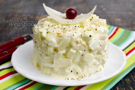 Фото рецепта Луковый салат с яблоком