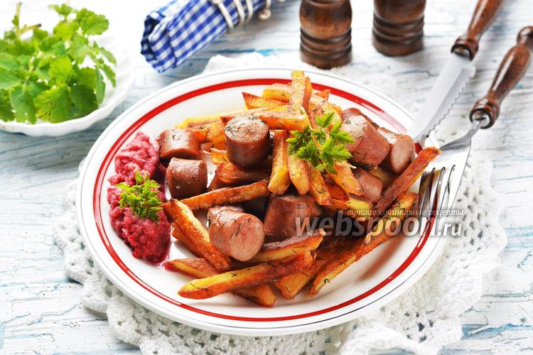 Фото Жареная картошка с сосисками на сковороде