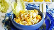 Фото рецепта Салат из пекинской капусты, омлета и курицы