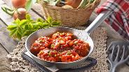 Фото рецепта Луковые котлеты в томатном соусе