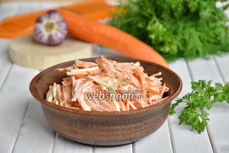 Фото рецепта Салат из моркови и плавленного колбасного сыра