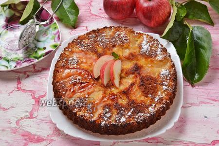 Фото рецепта Пирог с яблоками на сковороде