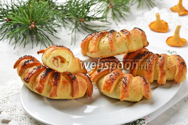Фото Пирожки с лисичками и картошкой