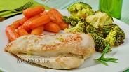 Фото рецепта Куриное филе с морковью и брокколи в духовке