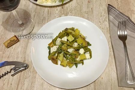 Фото рецепта Тёплый салат с молодым картофелем, спаржей и Фетой