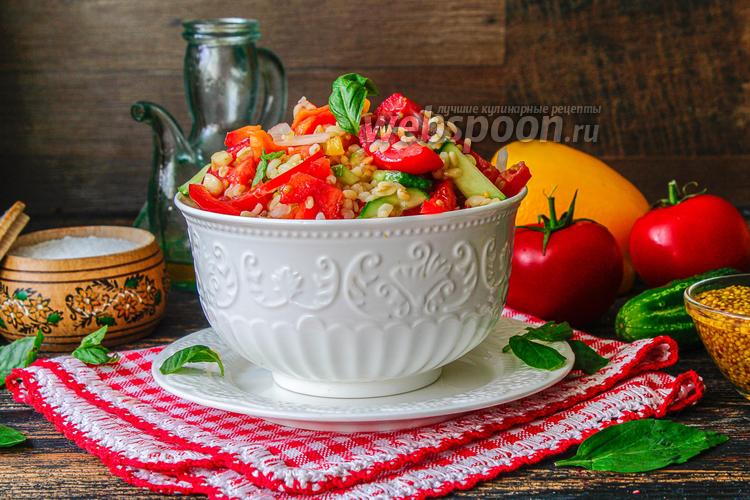 Фото Салат из свежих овощей и булгура