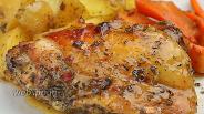 Фото рецепта Курица с картошкой в медово-соевом соусе в духовке. Видео-рецепт