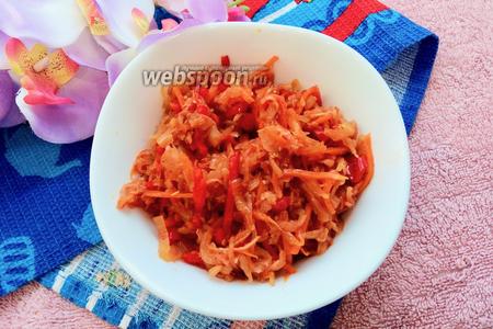 Фото рецепта Тушёная капуста с чесноком и помидорами