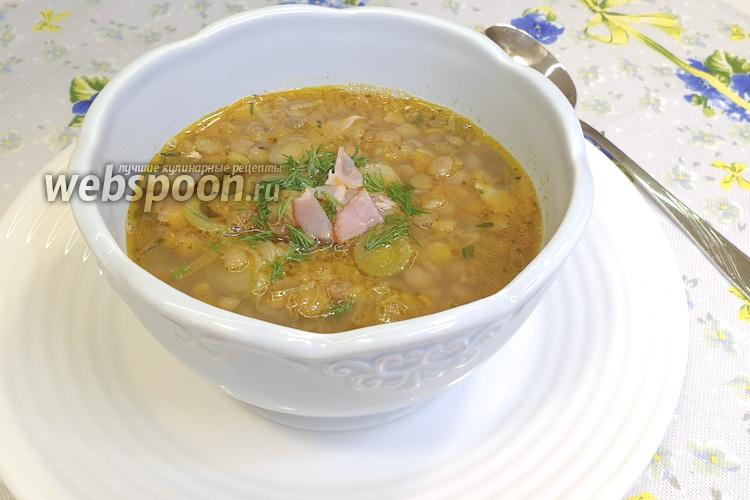 Фото Густой суп из чечевицы и порея приготовленный на сковороде