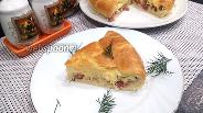 Фото рецепта Заливной пирог с колбасой и сыром