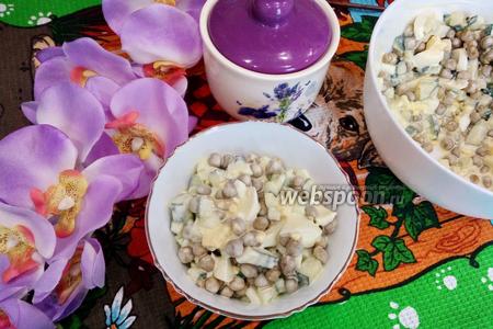 Фото рецепта Салат с огурцом, зелёным горошком и яйцами