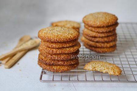Фото рецепта Овсяное печенье с кунжутом