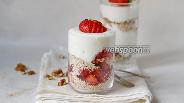 Фото рецепта Ленивая овсянка с йогуртом и клубникой