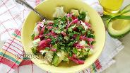 Фото рецепта Салат с авокадо и квашеной капустой