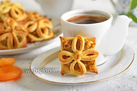 Фото рецепта Печенье с курагой и орехами