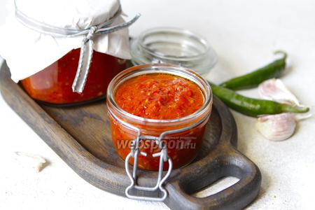 Фото рецепта Острая аджика из помидор и перца