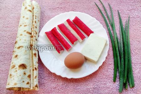 Рулет из лаваша с крабовыми палочками, яйцами, сыром и корейской морковью