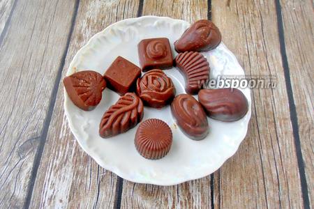Фото рецепта Шоколадные конфеты из кокосовой муки