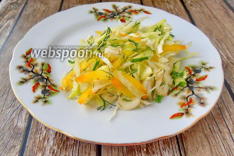 Фото Зелёный салат из капусты с кунжутом