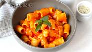 Фото рецепта Паста с креветками под томатно-чесночным соусом
