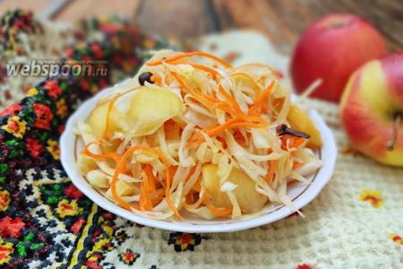 Фото рецепта Маринованная капуста с яблоком и мёдом