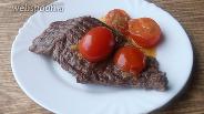 Фото рецепта Альтернативный стейк с луком и помидорами