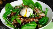 Фото рецепта Салат со свёклой и яйцом пашот