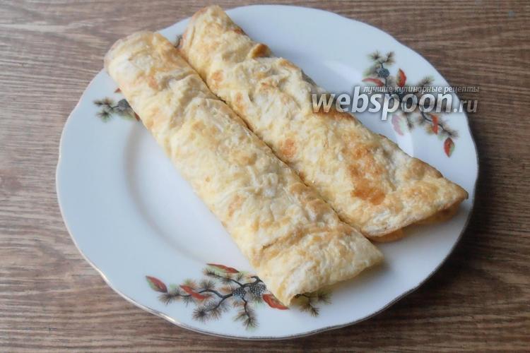 Фото Яичные блины с сыром, сметаной и малосольной горбушей