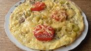 Фото рецепта Ливерный омлет с сыром и помидорами